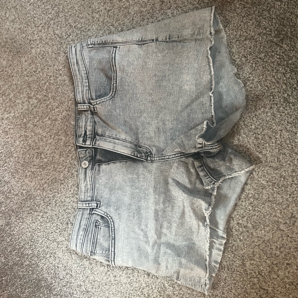 Arizona Jean Company Light Wash Gray-Blue Denim Shorts